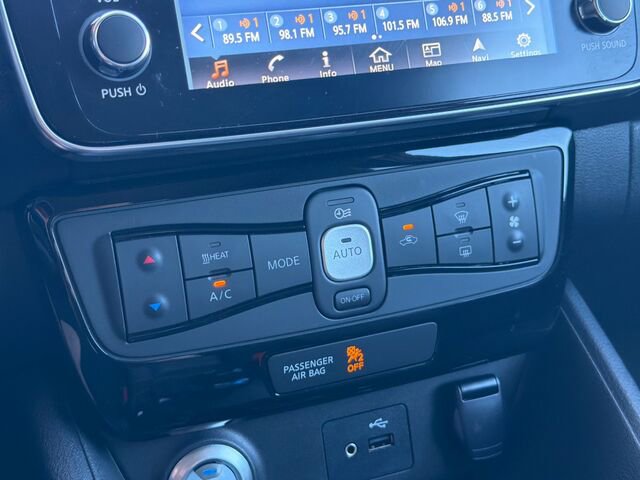 Used 2019 Nissan Leaf SV w/ SV Technology Package image 24