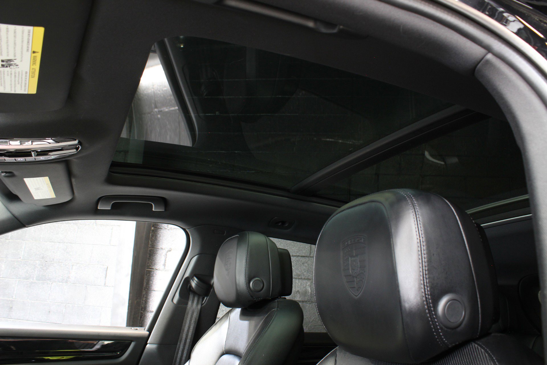 Used 2022 Porsche Cayenne E-Hybrid w/ Premium Package image 18