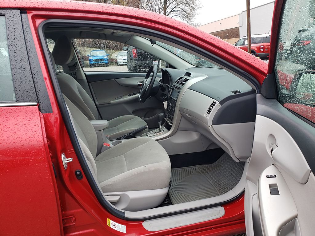 Used 2013 Toyota Corolla LE w/ Premium Complete Pkg FWD image 9