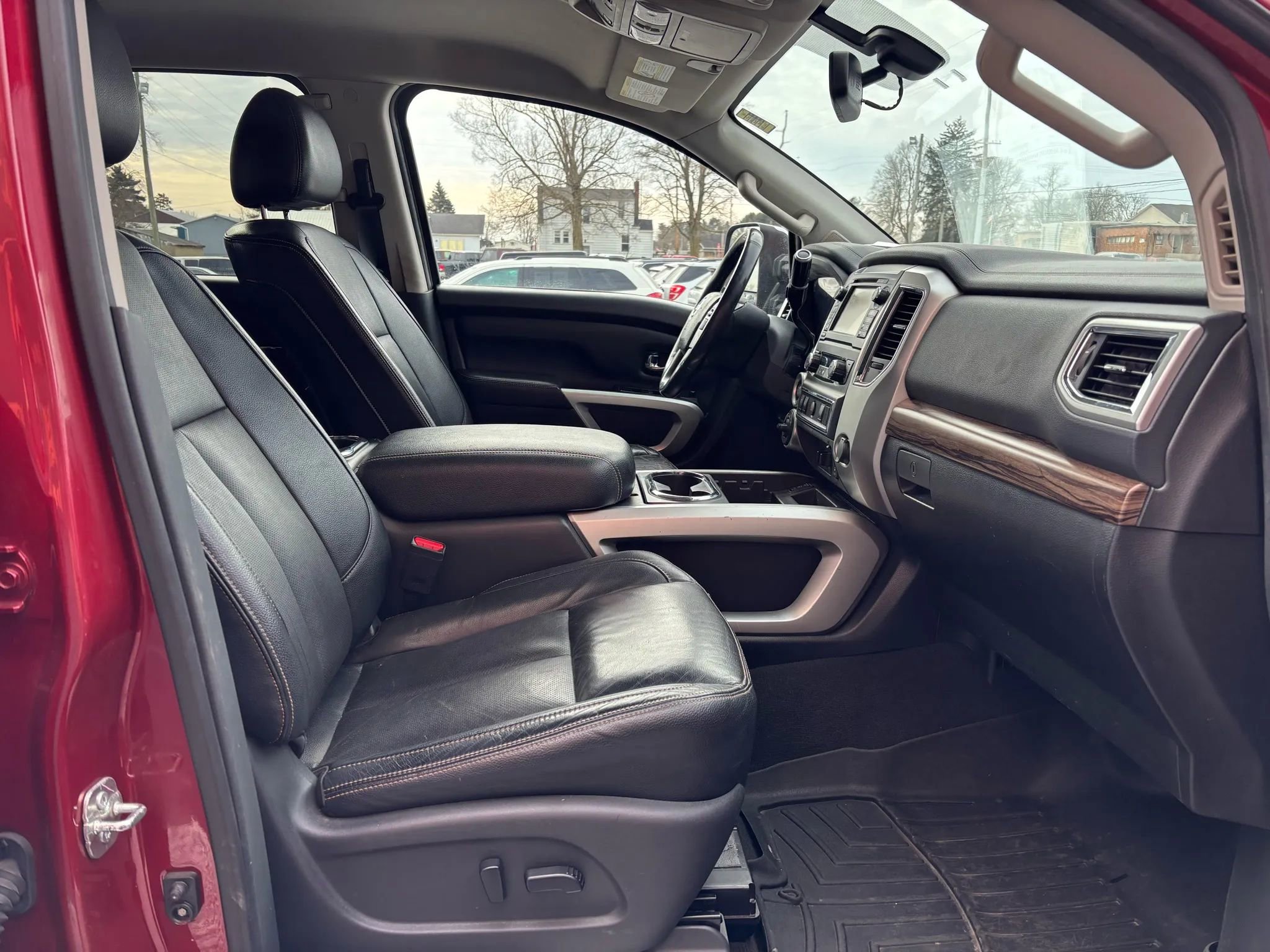 Used 2017 Nissan Titan SL w/ Chrome Package image 16