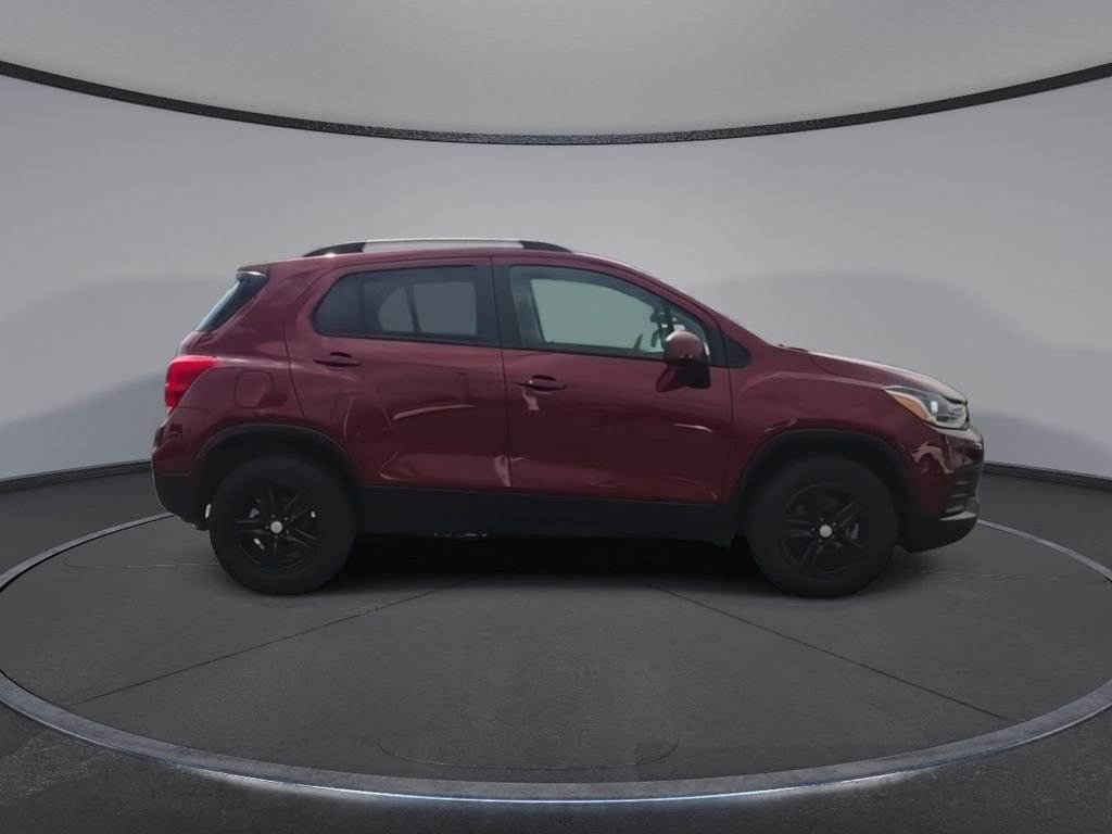 Used 2022 Chevrolet Trax LT w/ LT Convenience Package image 9