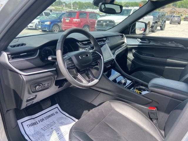 Used 2023 Jeep Grand Cherokee Altitude image 2