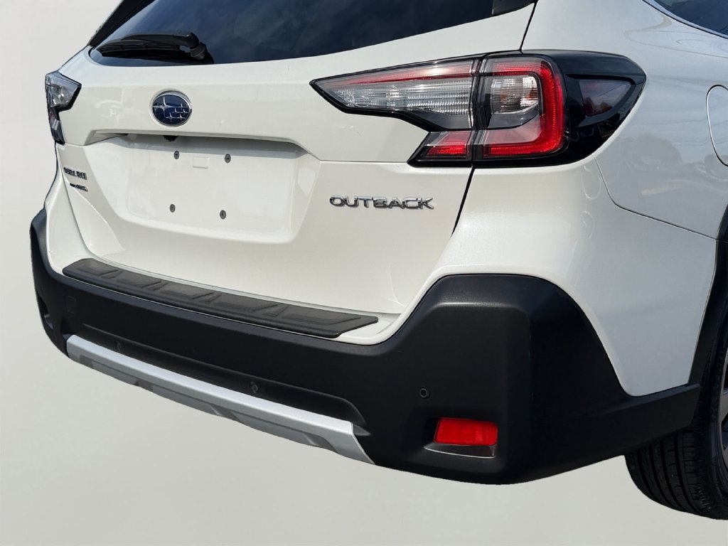 Used 2023 Subaru Outback Limited AWD/4WD image 10
