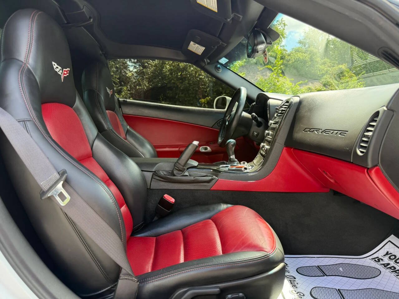 Used 2010 Chevrolet Corvette Coupe w/ Preferred Equipment Group RWD image 18