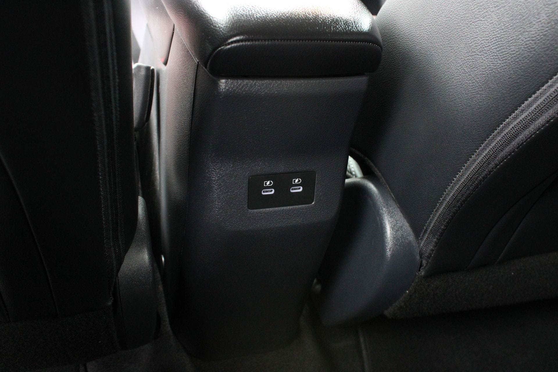 Used 2025 Nissan Kicks SR FWD image 18