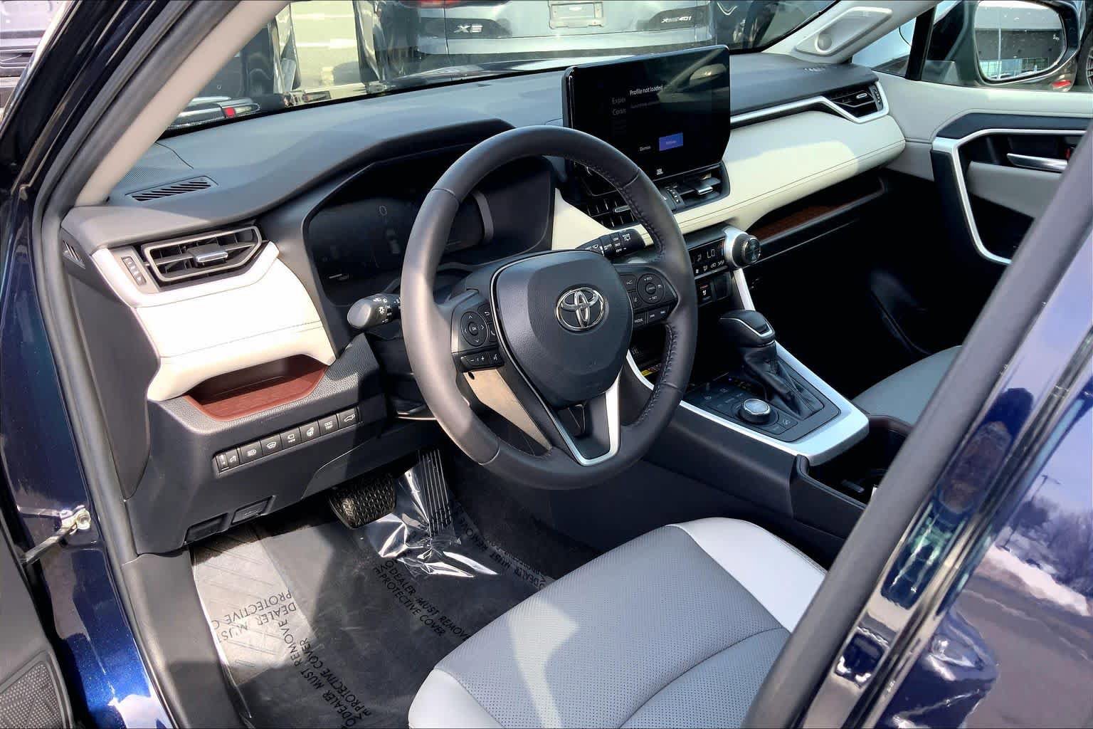 Used 2023 Toyota RAV4 Limited AWD/4WD image 34