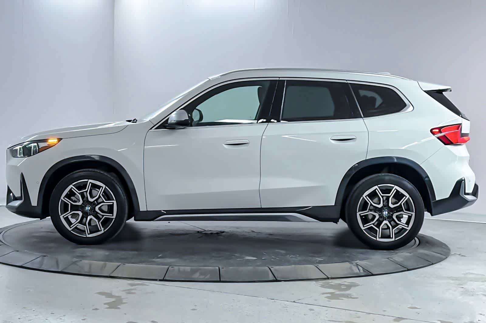 Used 2023 BMW X1 xDrive28i w/ Convenience Package AWD/4WD image 5