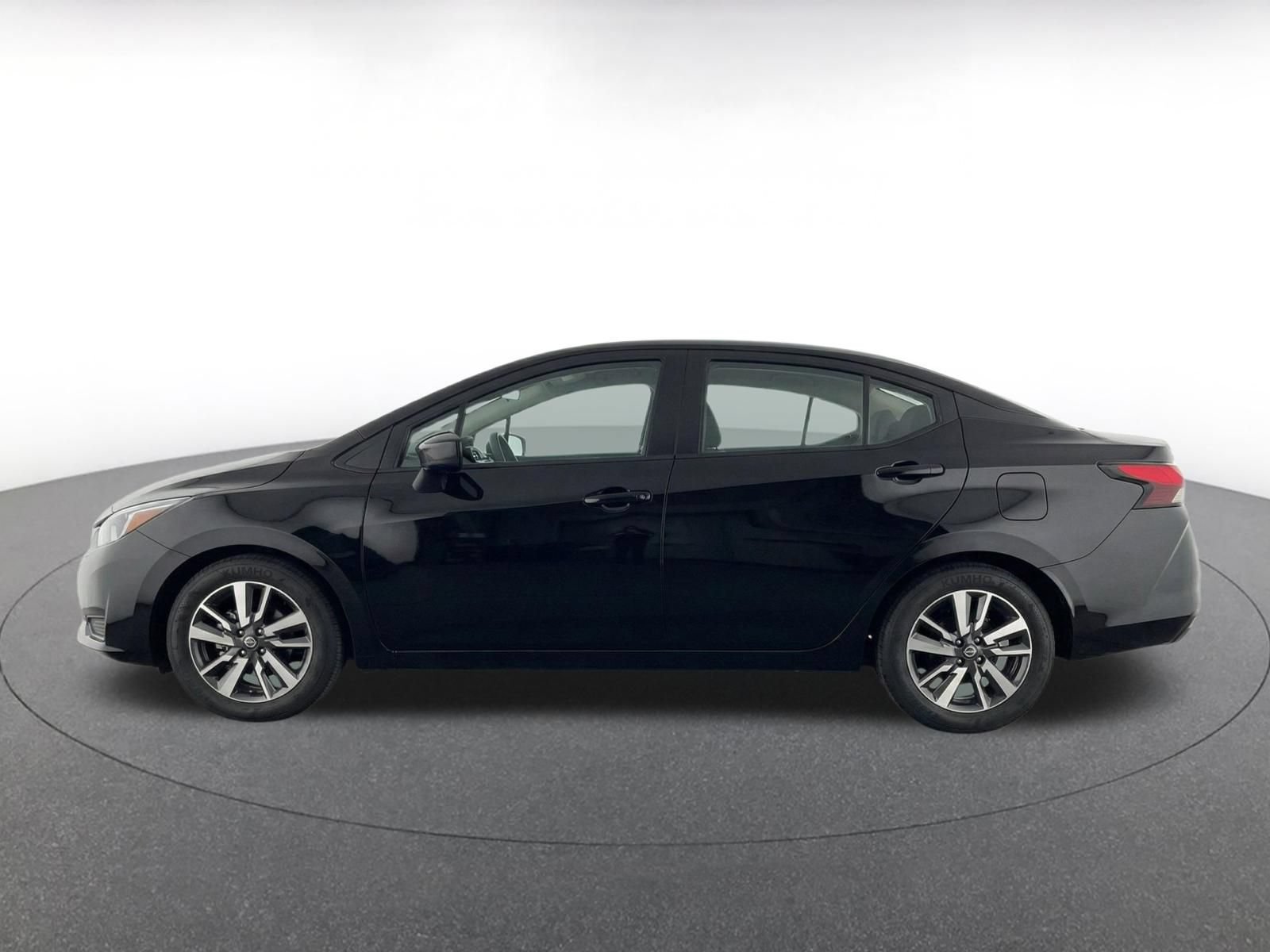 Used 2025 Nissan Versa SV FWD image 9