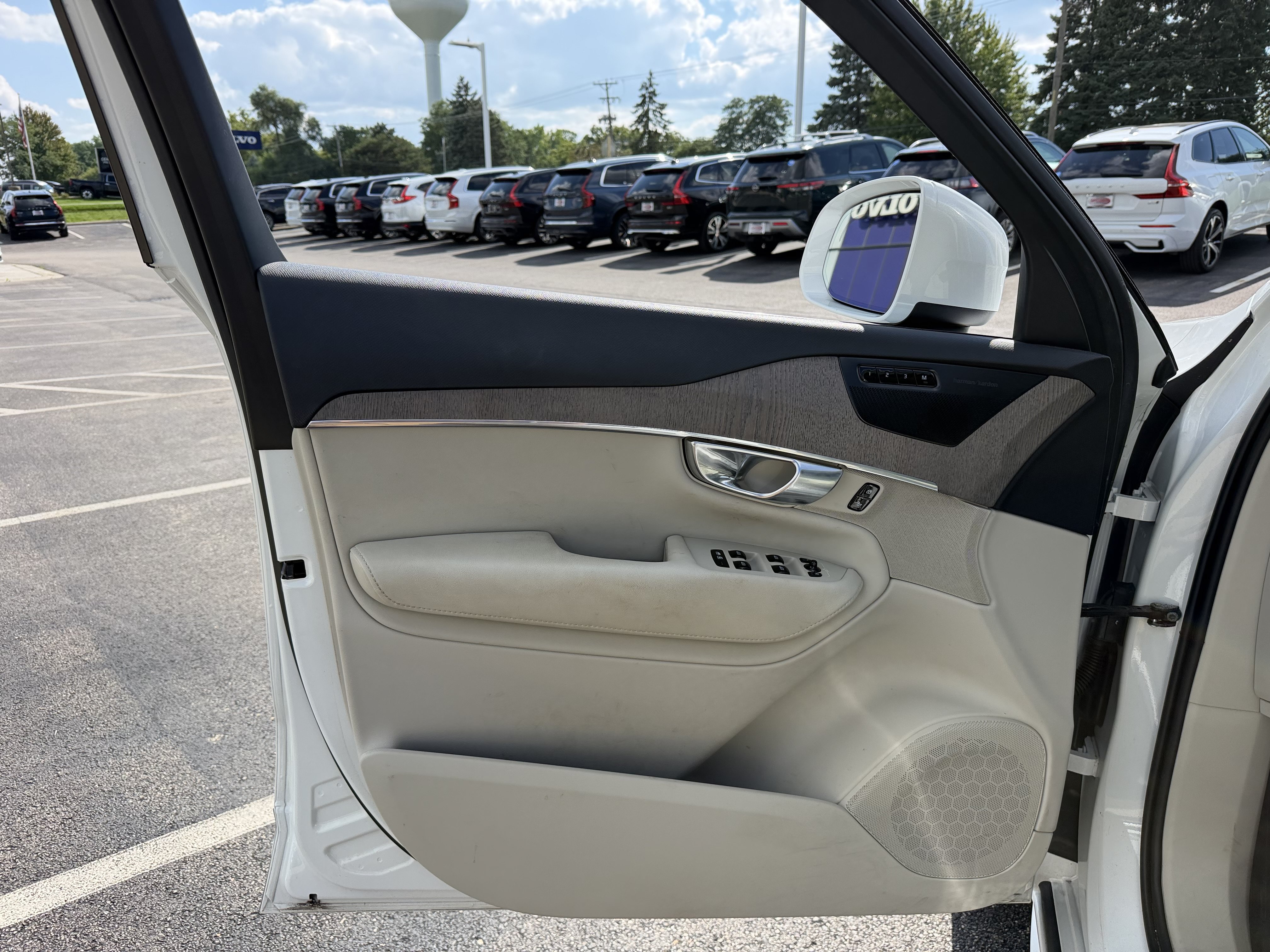 Used 2023 Volvo XC90 T8 Plus w/ Protection Package Premier AWD/4WD image 7