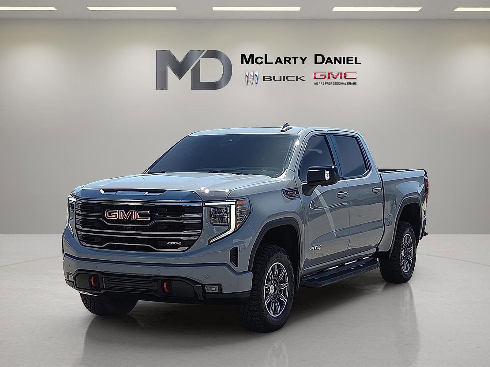 Used 2024 GMC Sierra 1500 AT4 w/ Technology Package AWD/4WD image 2
