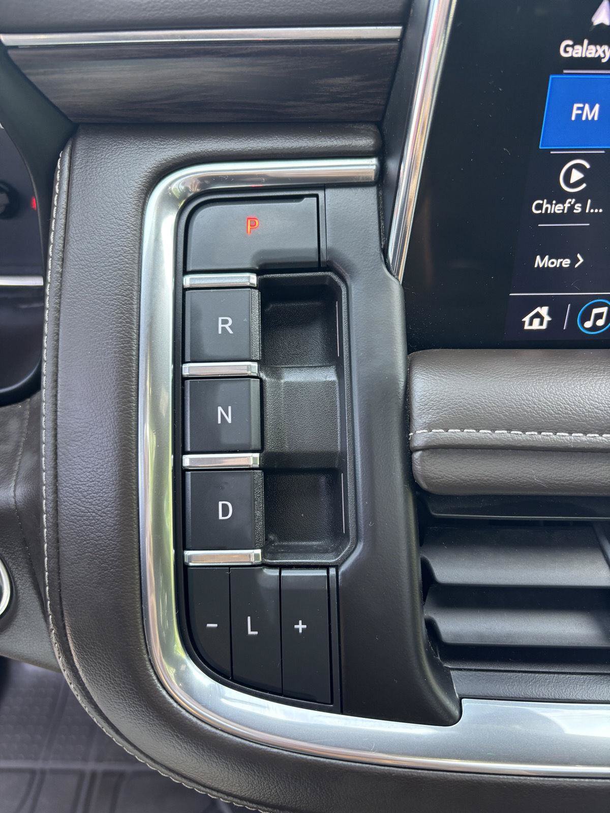 Used 2021 Chevrolet Suburban LT AWD/4WD image 16