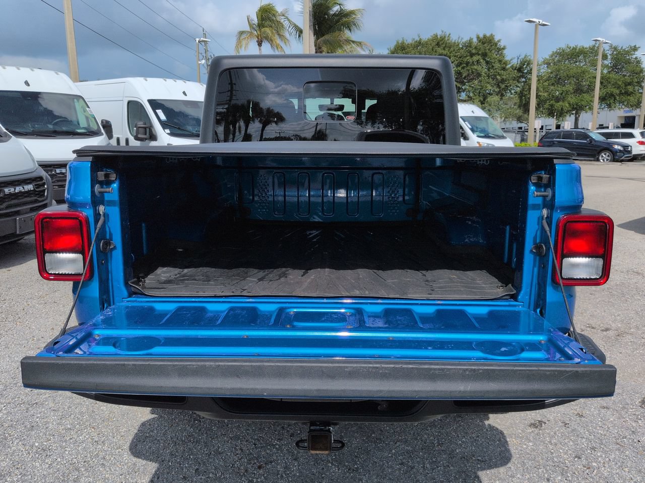 Used 2023 Jeep Gladiator Mojave AWD/4WD image 13
