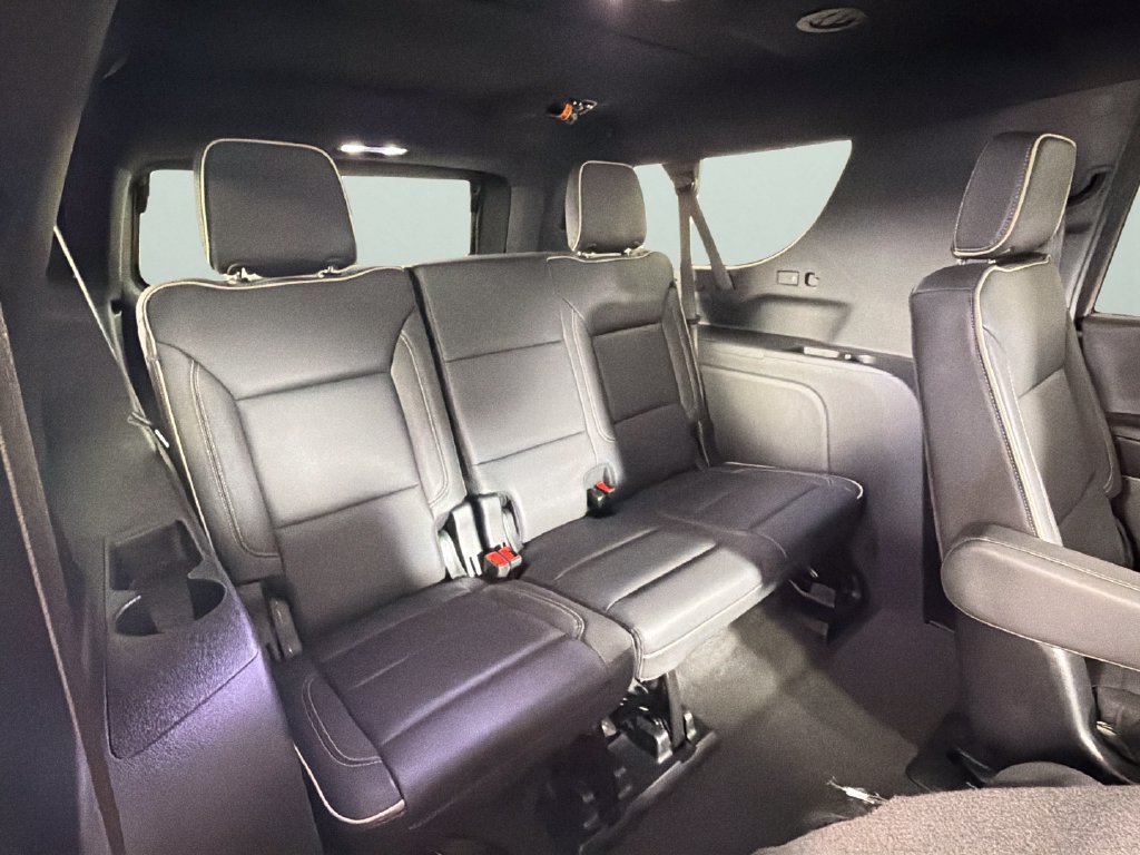 Used 2026 Chevrolet Suburban Premier AWD/4WD image 33