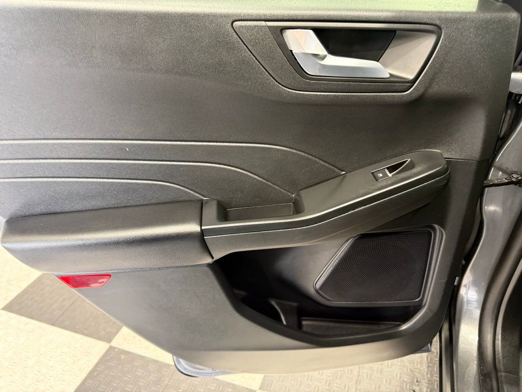 Certified 2025 Ford Escape ST-Line image 18