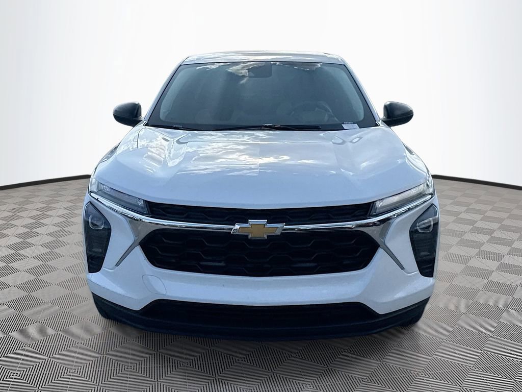 Used 2025 Chevrolet Trax LS image 2