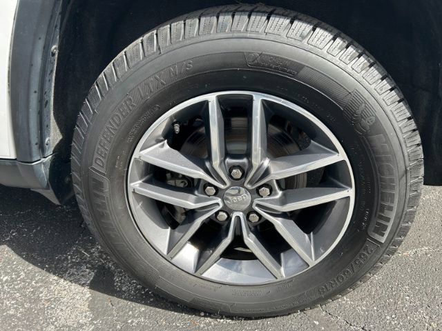 Used 2017 Jeep Grand Cherokee Limited image 29