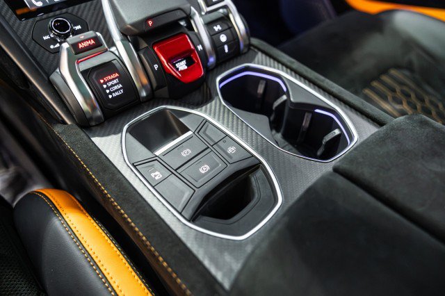 Used 2024 Lamborghini Urus Performante AWD/4WD image 47