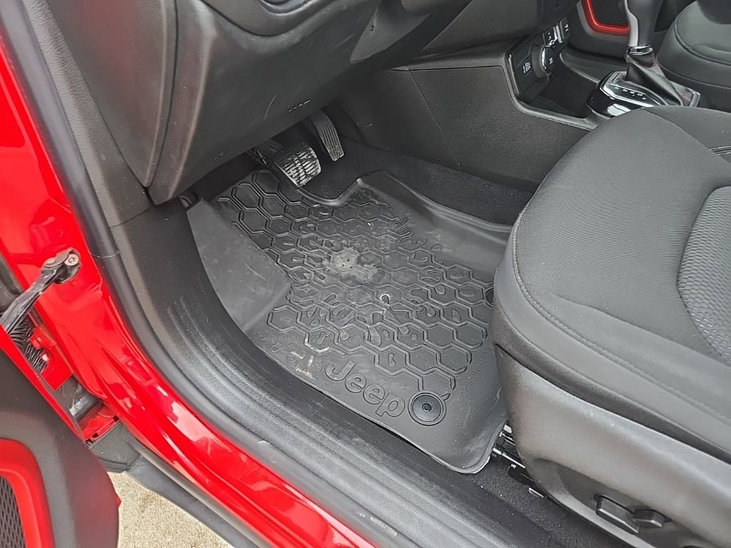 Used 2022 Jeep Renegade Latitude w/ Sun/Sound Group image 37