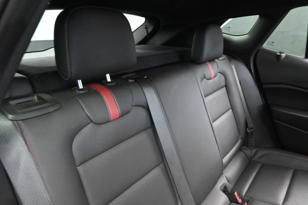 Used 2025 Chevrolet Trax RS FWD image 35