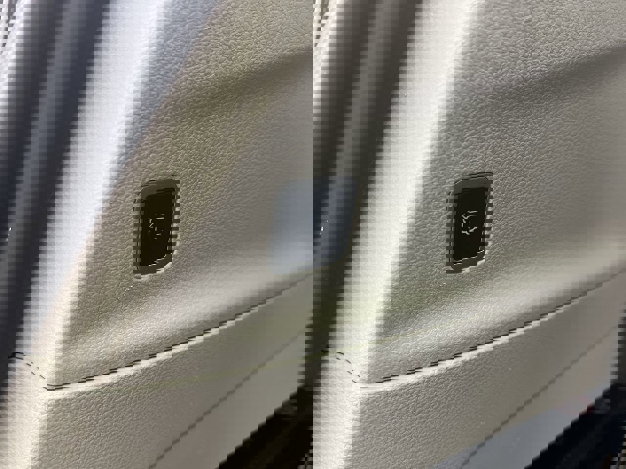 Used 2024 Chrysler Pacifica Touring-L image 31