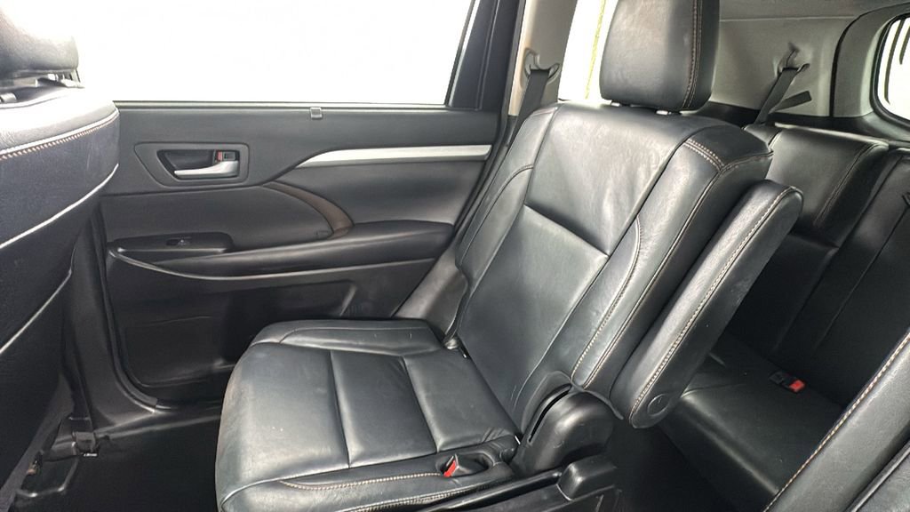 Used 2018 Toyota Highlander XLE image 13