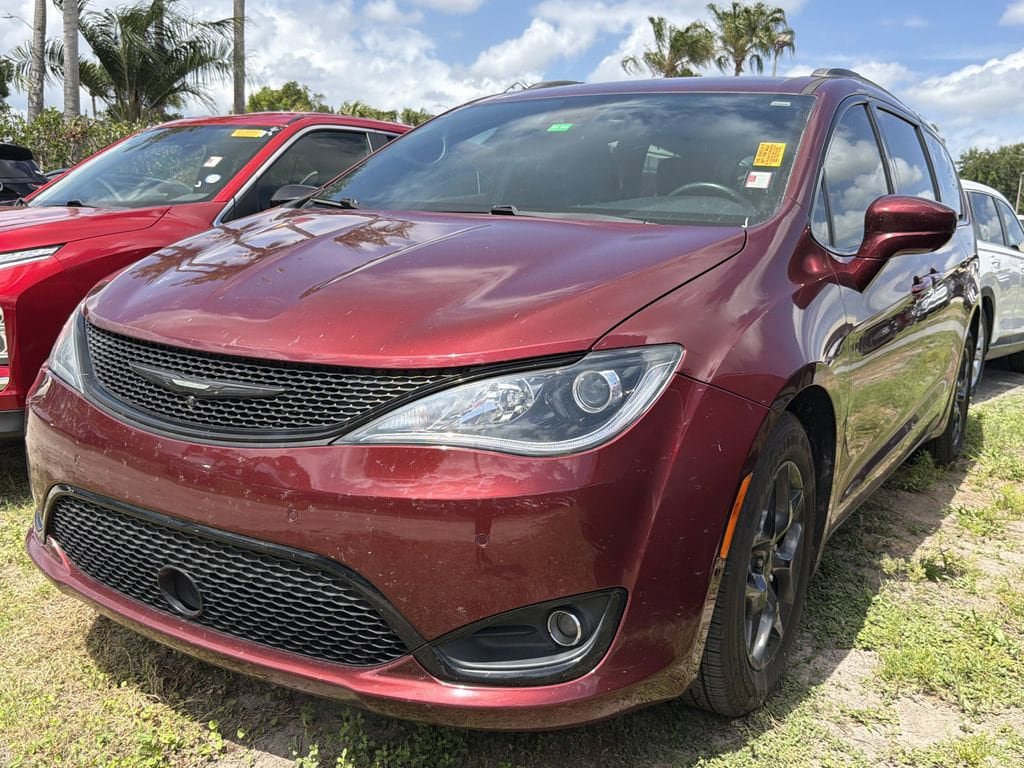Used 2019 Chrysler Pacifica Touring-L w/ Advanced Safetytec Group FWD image 3