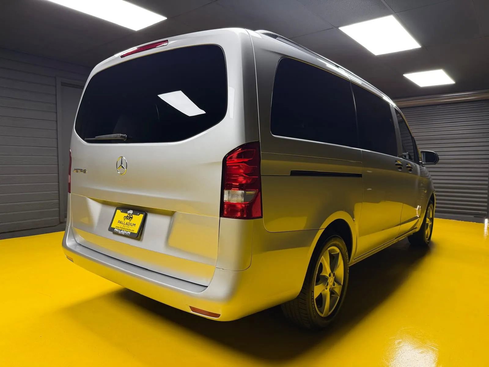 Used 2016 Mercedes-Benz Metris Passenger w/ Driver Efficiency Package image 6