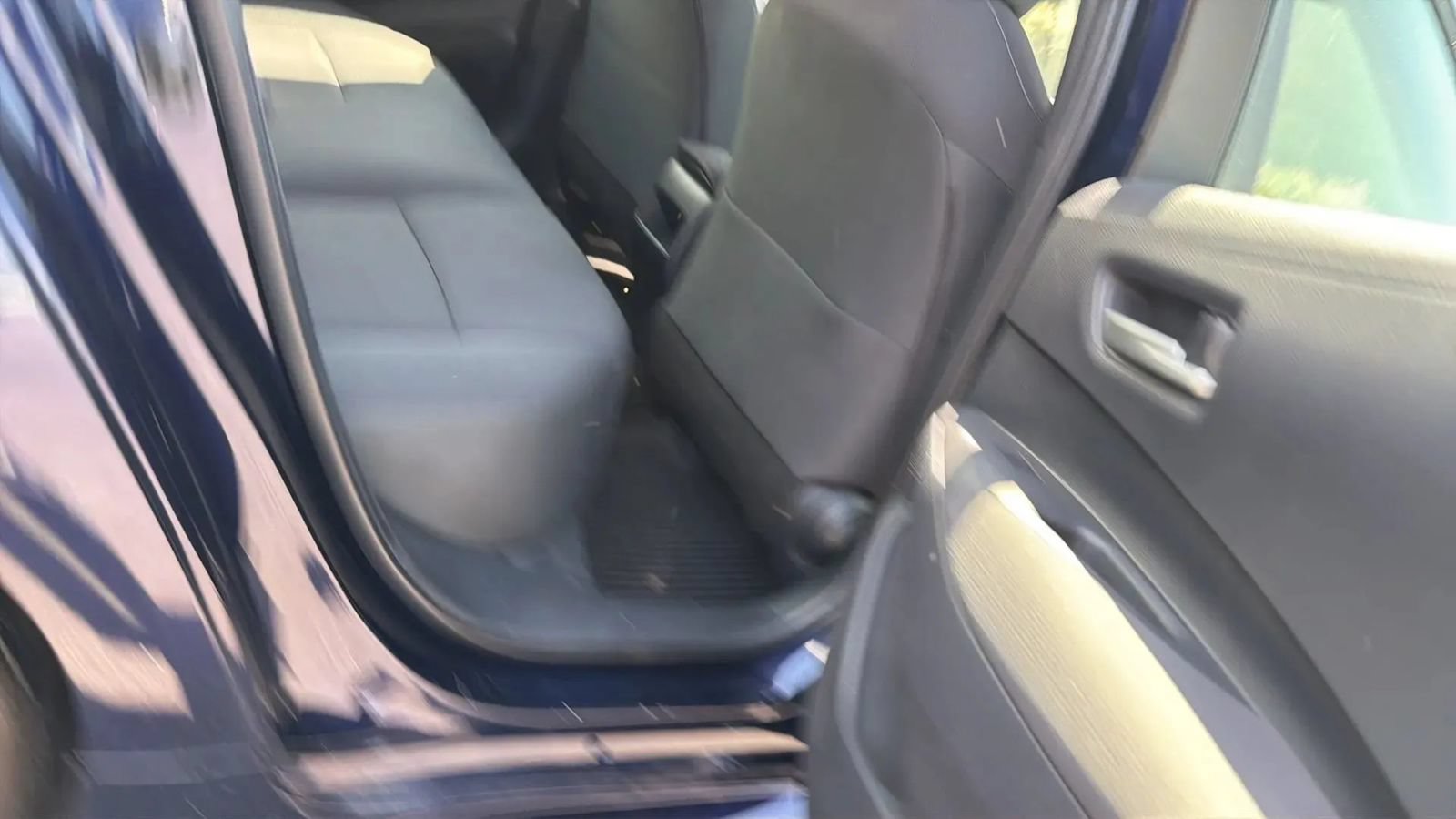 Used 2020 Toyota Corolla LE FWD image 15
