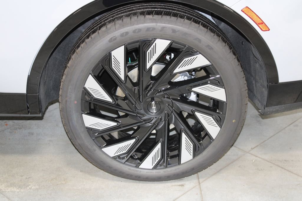 New 2026 Lincoln Nautilus Reserve w/ Jet Appearance Package image 17