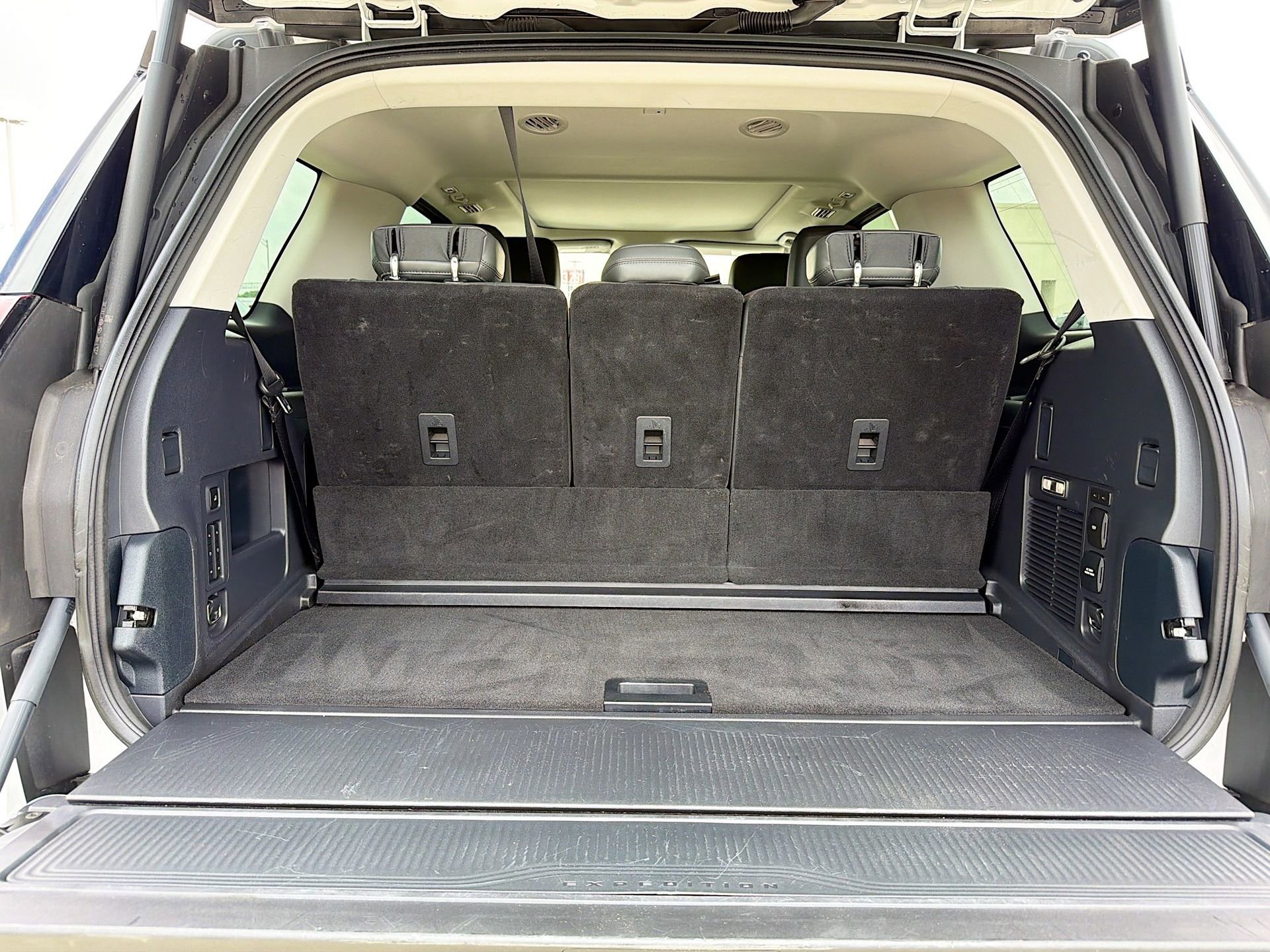 Used 2025 Ford Expedition Active AWD/4WD image 33