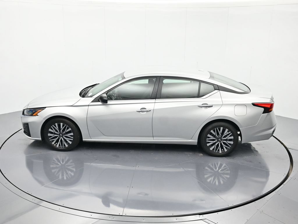Certified 2025 Nissan Altima 2.5 SV FWD image 35