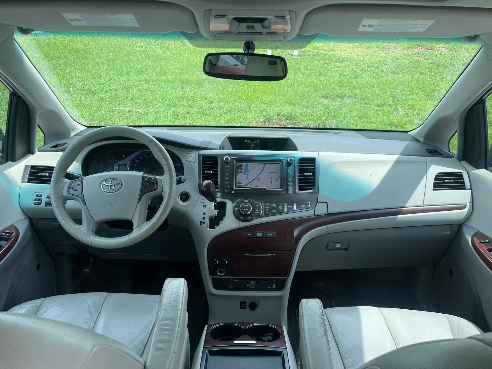 Used 2011 Toyota Sienna XLE w/ Premium Pkg FWD image 13