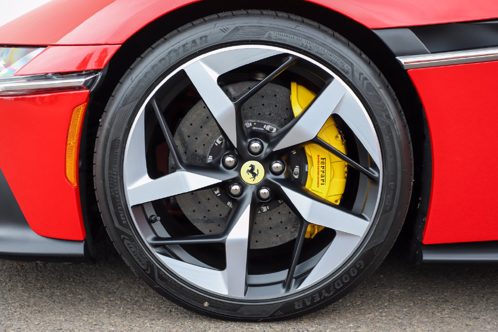 Certified 2026 Ferrari 12Cilindri RWD image 18