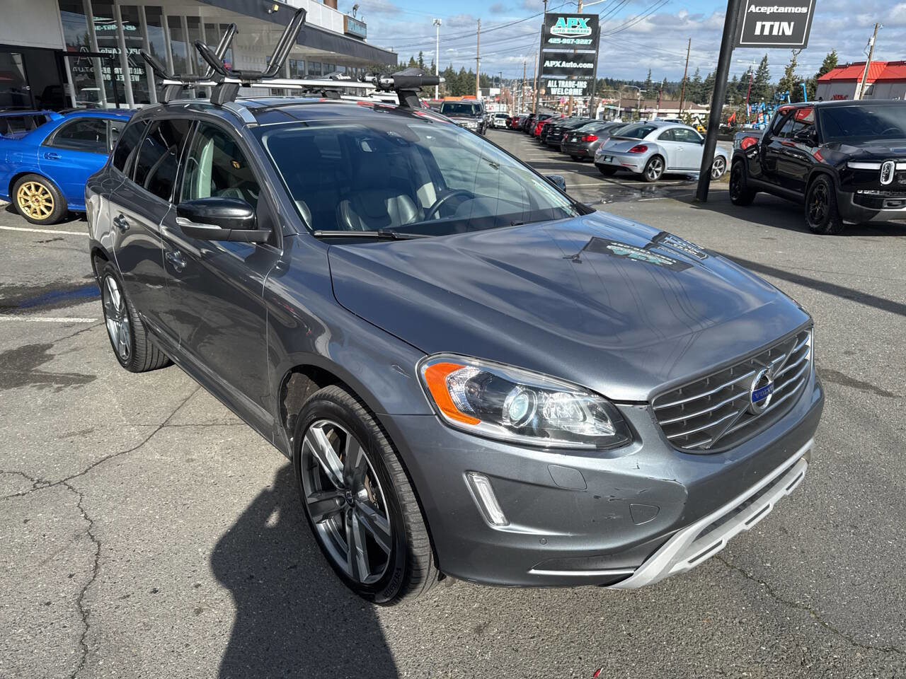 Used 2017 Volvo XC60 T5 Dynamic w/ Preferred Option Package image 10