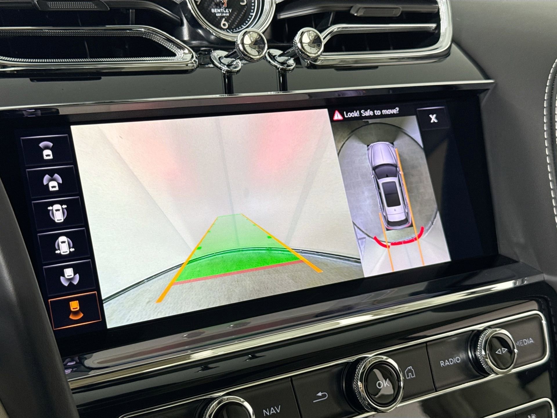 Used 2021 Bentley Bentayga AWD/4WD image 14