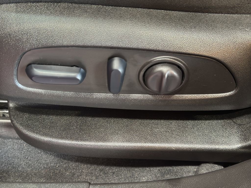 Used 2025 Chevrolet Blazer LT image 15