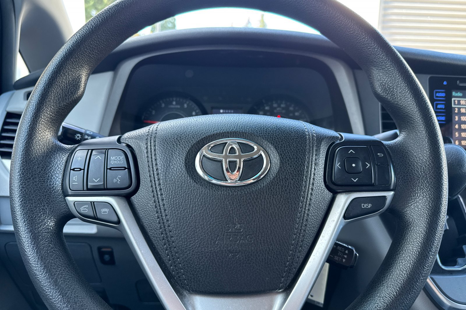 Used 2017 Toyota Sienna LE FWD image 23