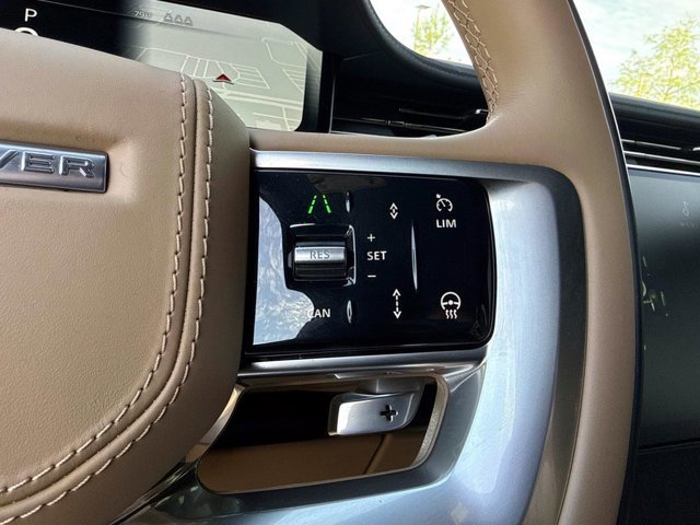 Used 2025 Land Rover Range Rover SE AWD/4WD image 33