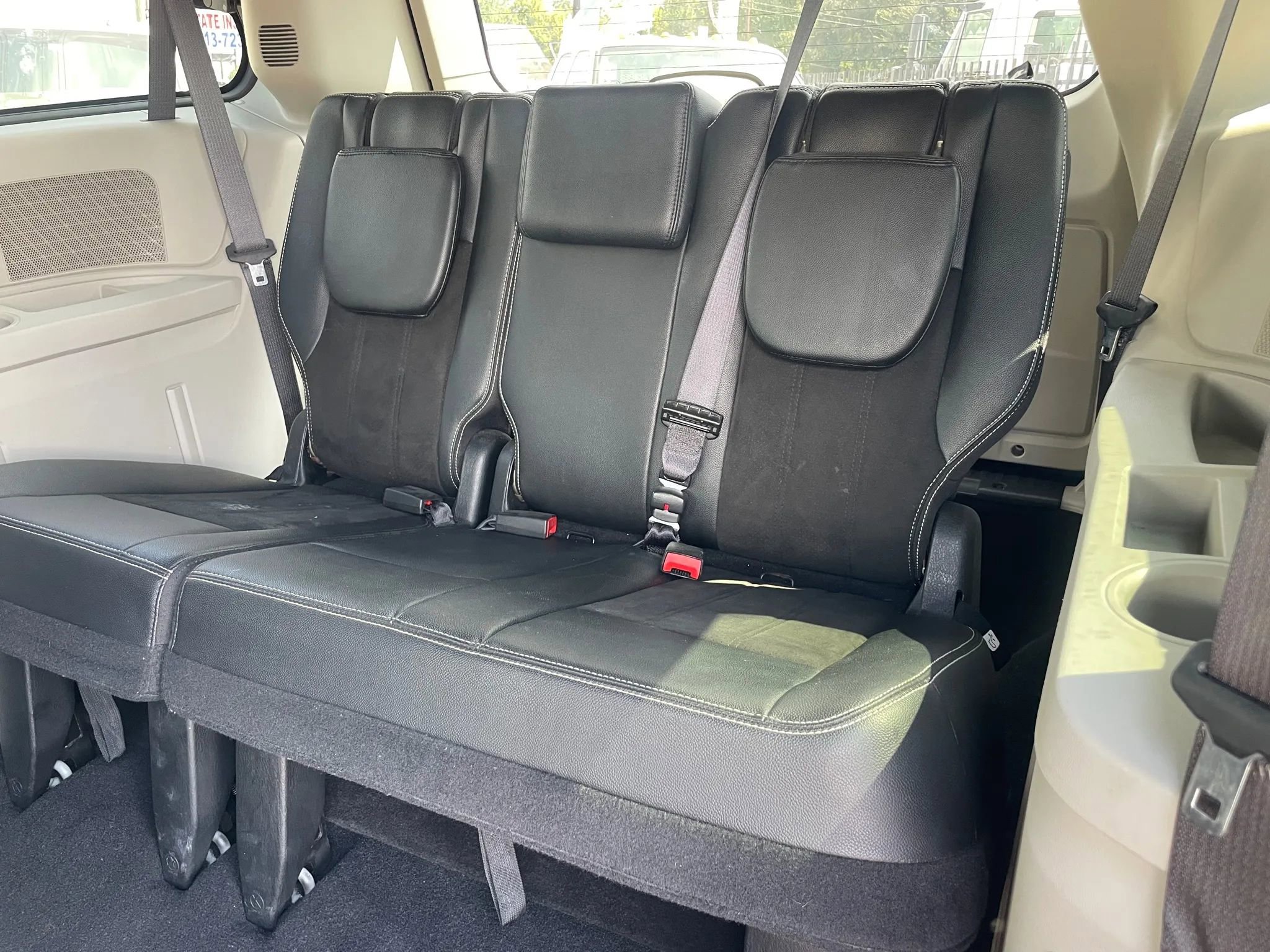 Used 2019 Dodge Grand Caravan SXT image 15