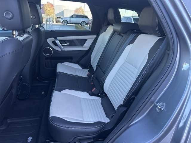 Used 2023 Land Rover Discovery Sport SE R-Dynamic image 10