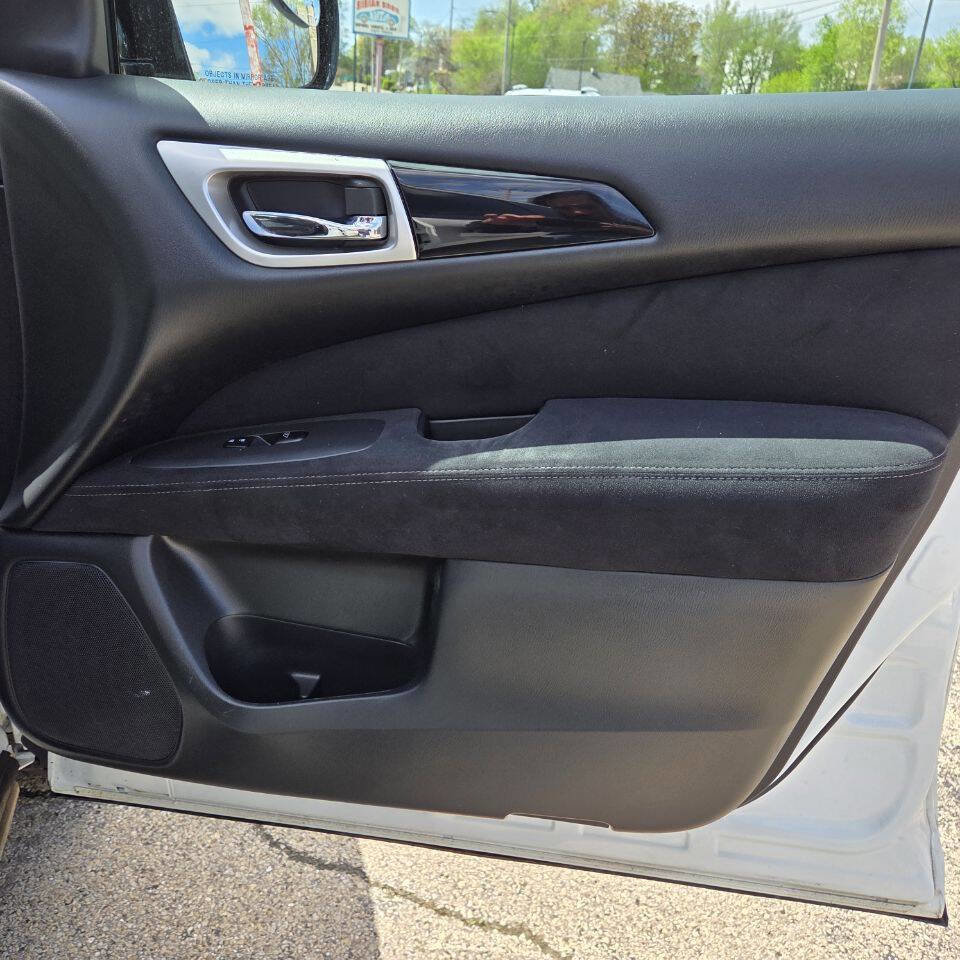 Used 2014 Nissan Pathfinder SV AWD/4WD image 17