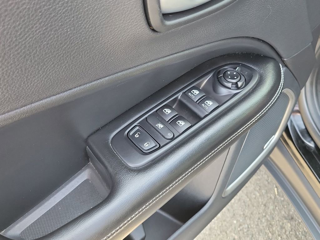 Used 2021 Jeep Compass Latitude w/ Sun and Sound Group AWD/4WD image 24
