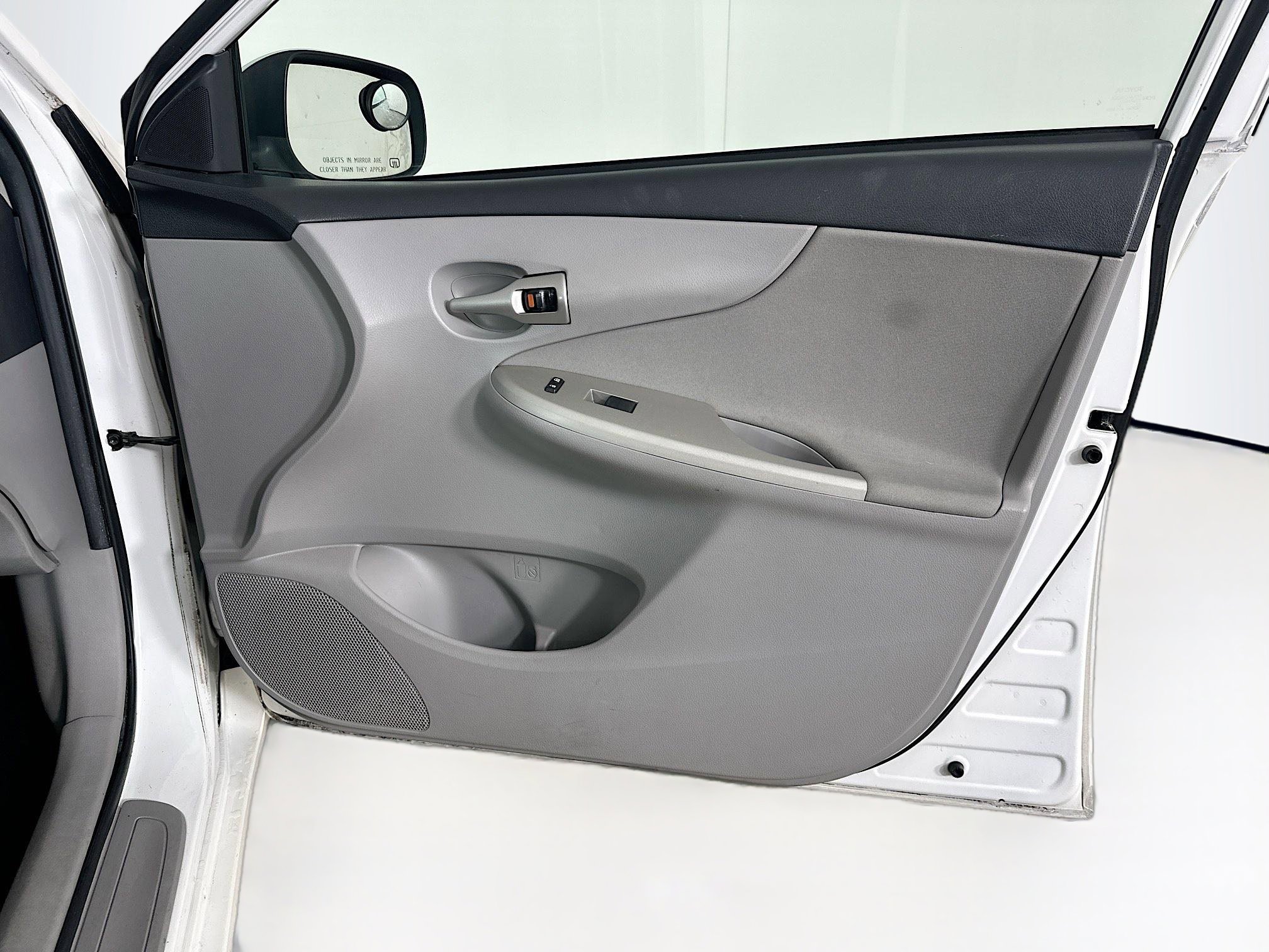 Used 2011 Toyota Corolla LE image 29