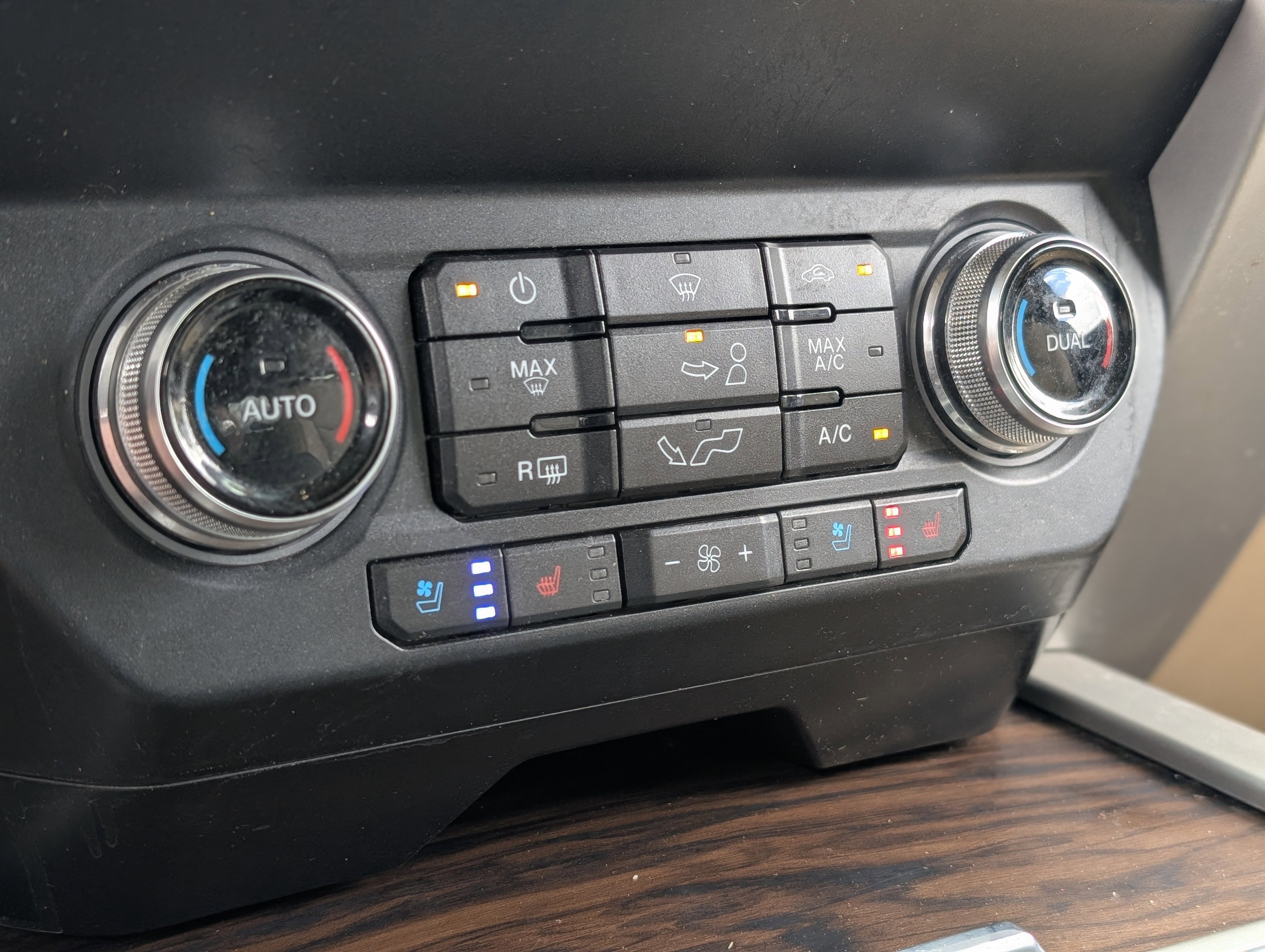 Used 2019 Ford F150 Lariat w/ Equipment Group 502A Luxury image 24