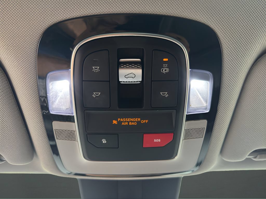 Used 2022 Hyundai Santa Fe SEL w/ Convenience + Premium Package FWD image 19