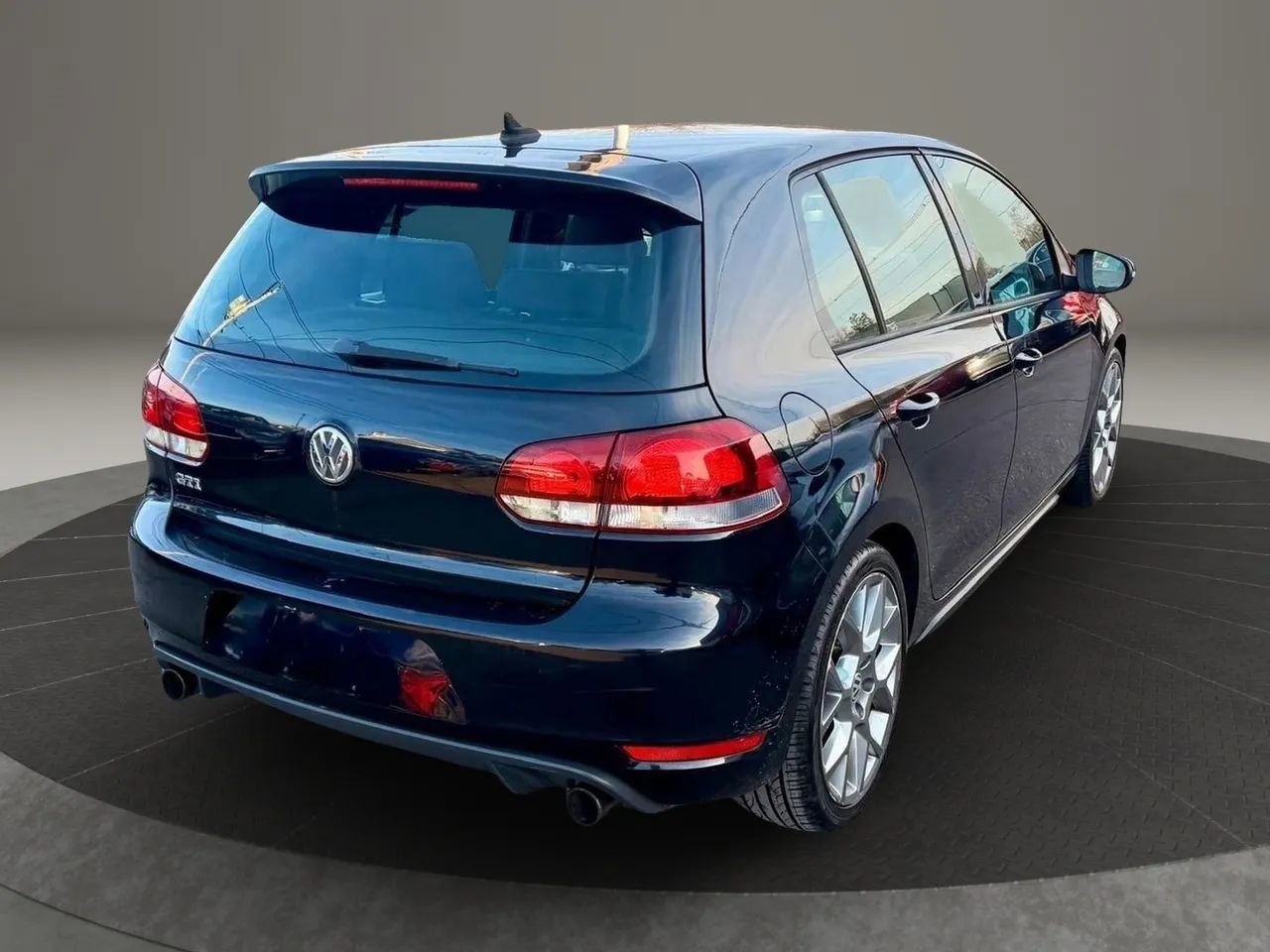 Used 2014 Volkswagen GTI Wolfsburg Edition image 4