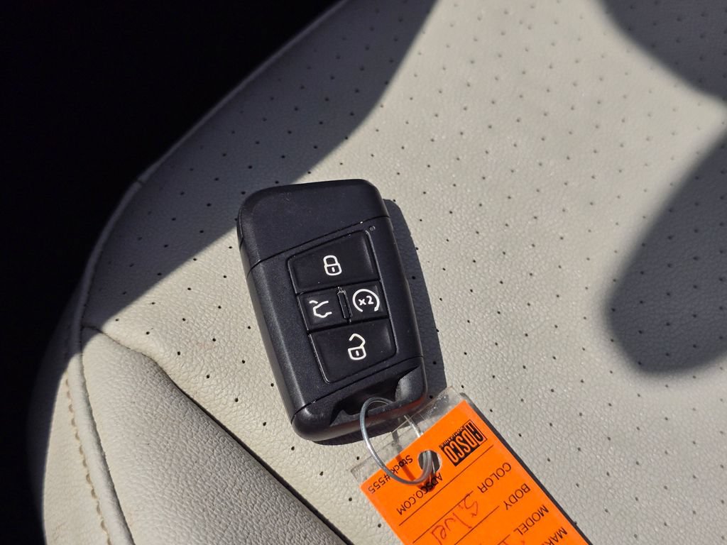 Used 2020 Volkswagen Tiguan SEL AWD/4WD image 34