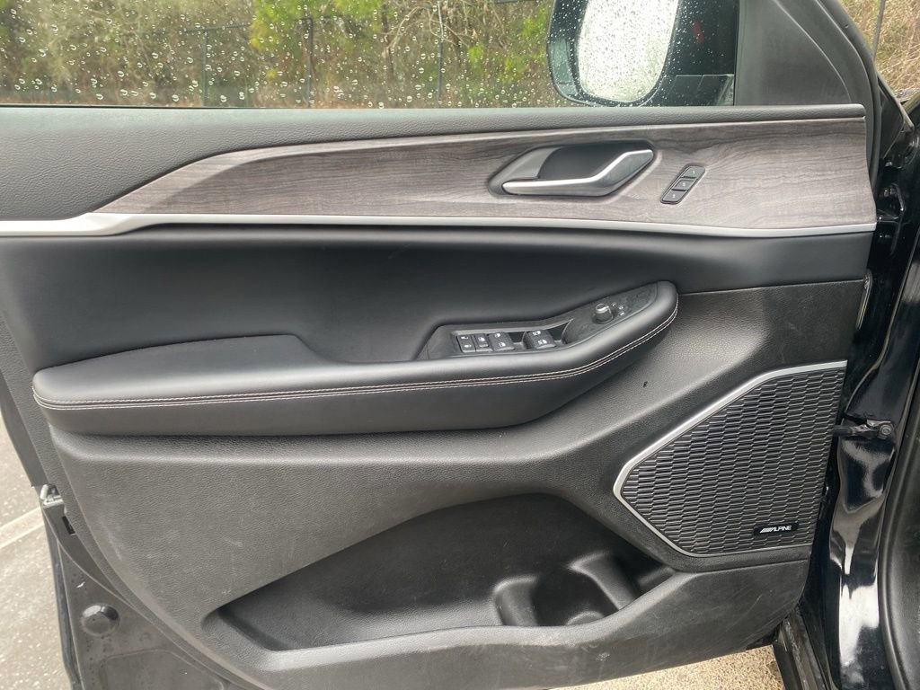 Used 2024 Jeep Grand Cherokee Limited 4xe image 10