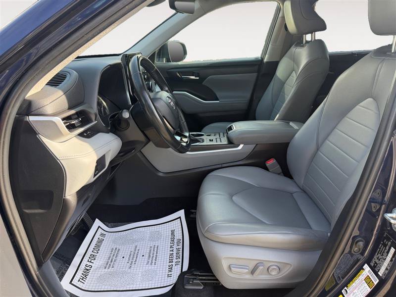 Used 2021 Toyota Highlander XLE AWD/4WD image 10