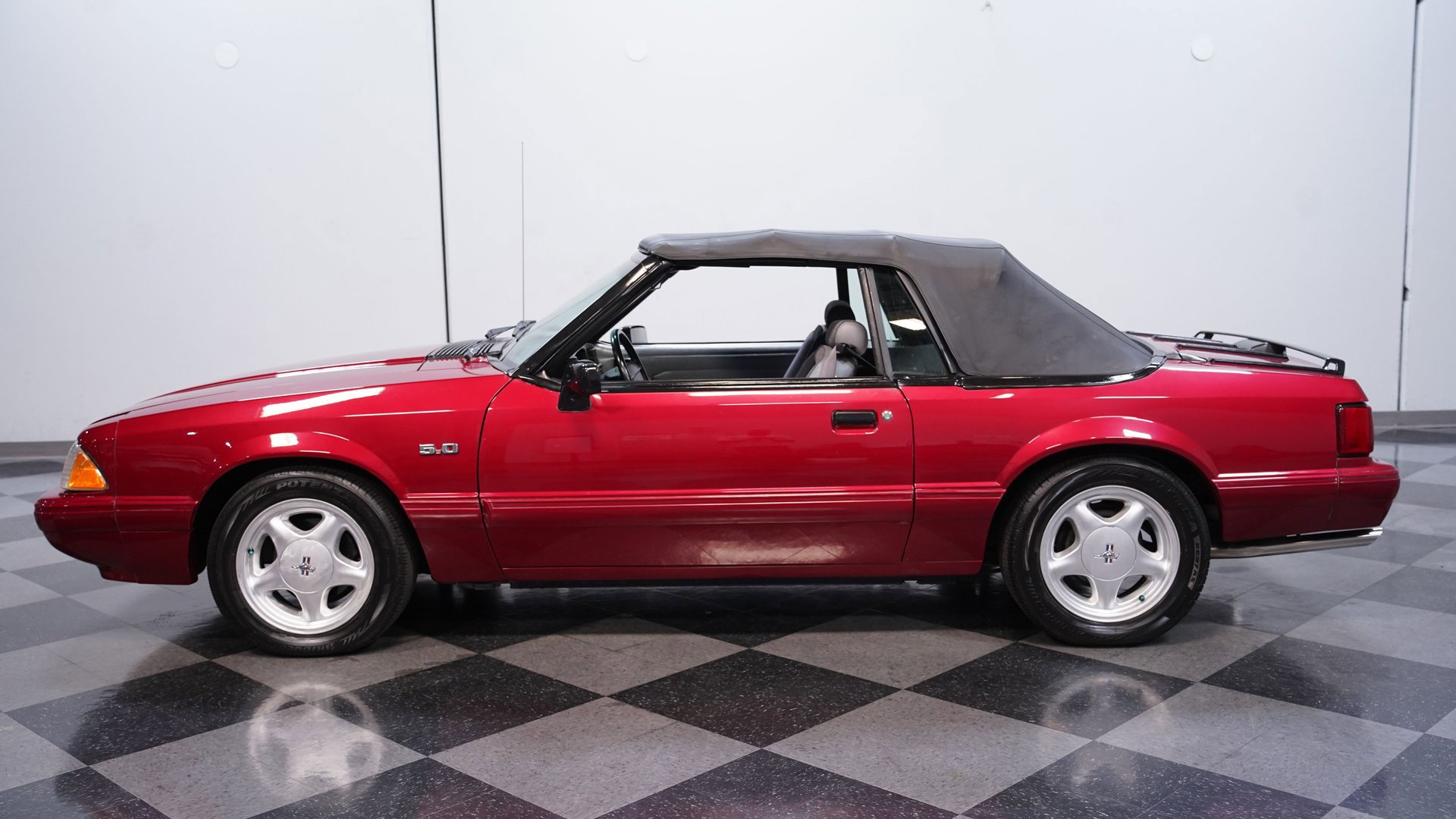 Used 1993 Ford Mustang LX RWD image 2